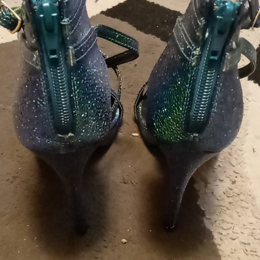 Shoes - Picture 3 of 4